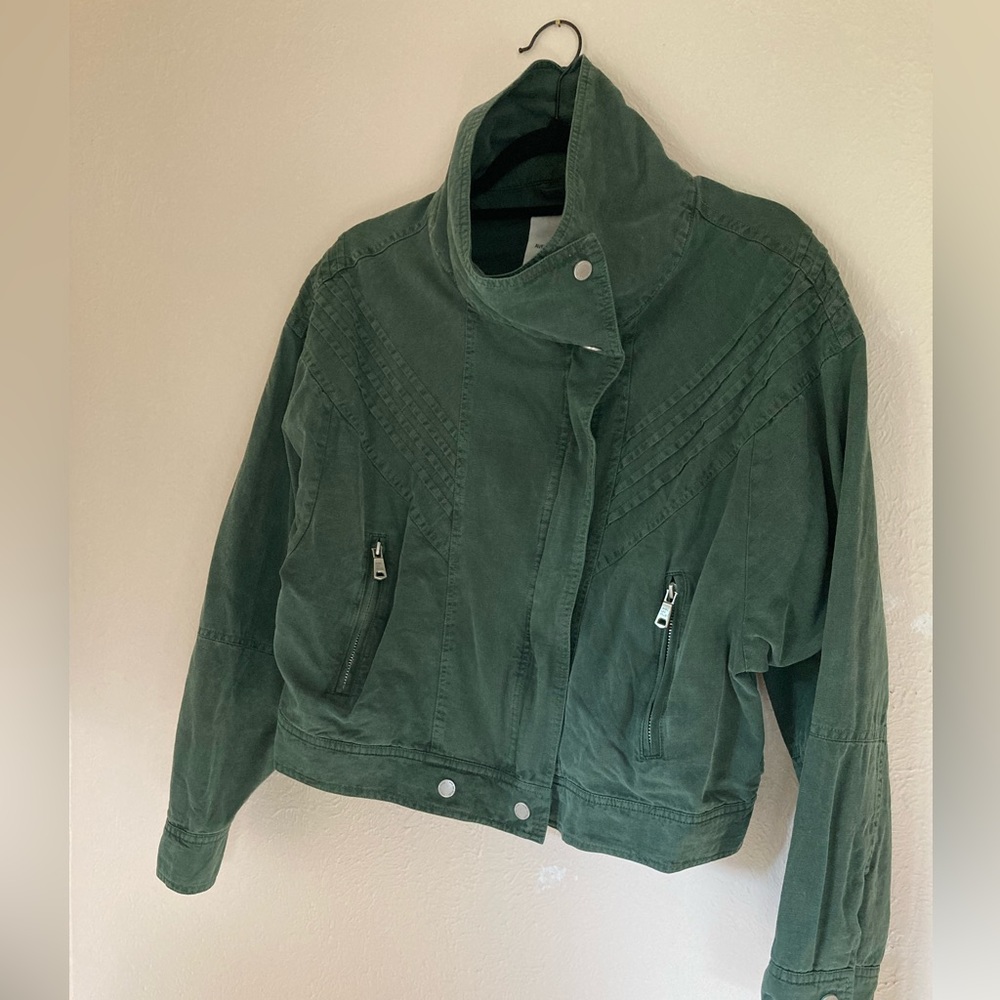 Green lightweight bomber jacket from Aveo Les Filles